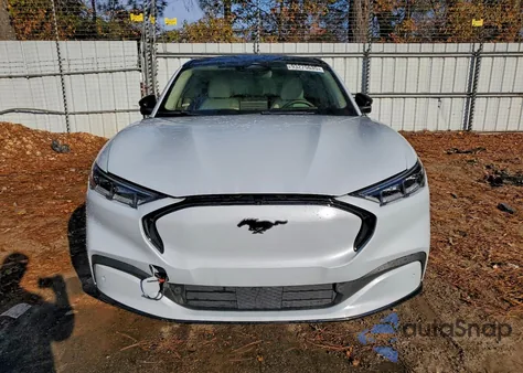 2023 Ford Mustang Mach-E Premium z USA, uszkodzony, nr VIN 3FMTK3RM1PMA27161